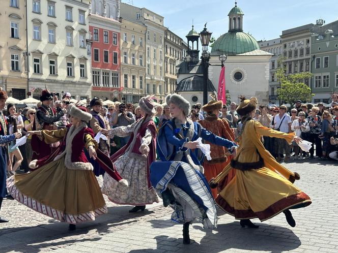 "Polonez wiosenny" na Rynku Głównym w Krakowie