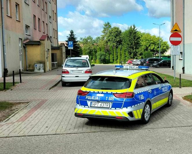 Rowerzysta wjechał z impetem w samochód