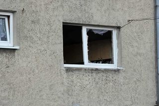 Szyby wyleciały z okien! Potężny wybuch gazu w domu wielorodzinnym