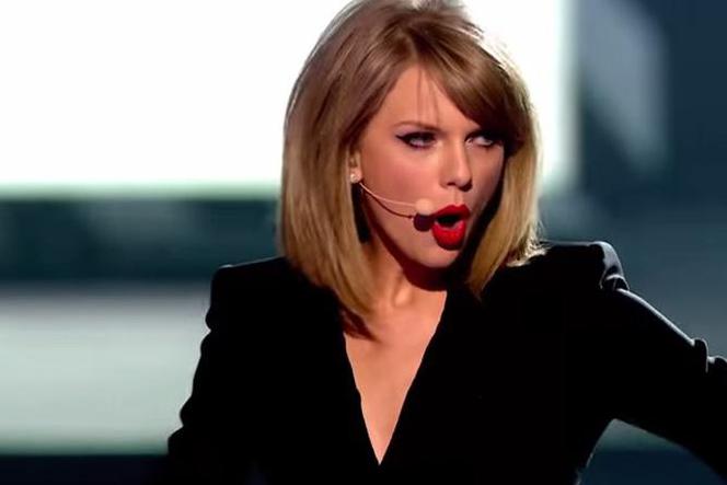 Brit Awards 2015: Taylor Swift na scenie seksowna i wyluzowana jak nigdy! ZDJĘCIA