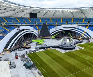 Budowa scen sylwestrowych na Stadionie Śląskim