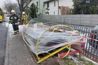 Wypadek autobusu. Staranował przystanek