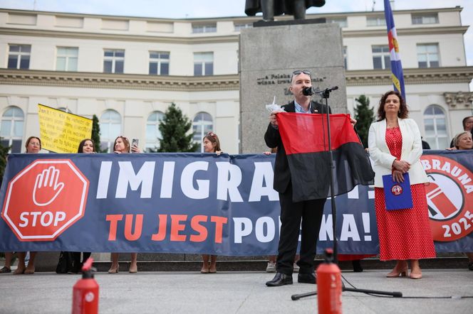 W Warszawie odbył się antyimigrancki marsz i kontrmanifestacja. Pojawiło się kilka tysięcy osób