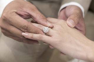 Drogi pierścionek zaręczynowy zwiastuje szybki rozwód. Co mówi wygląd pierścionka o mężczyźnie? To on może zadecydować o przyszłości związku