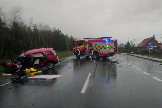 Koszmarny wypadek na DK 25 pod Bydgoszczą! Autobus wbił się w dom [ZDJĘCIA]