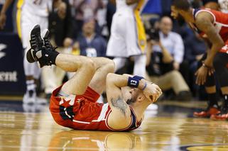 NBA: Marcin Gortat wyleciał z boiska i przegrał po dogrywce