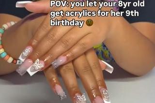 Akrylowe paznokcie 9-latka 