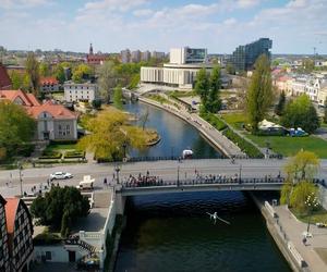 Bydgoszcz w tle teledysku młodej wokalistki. W klipie zobaczymy m. in. nabrzeże Brdy i Stare Miasto [GALERIA]