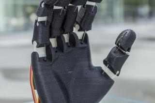 Polscy naukowcy stworzyli sztuczną dłoń