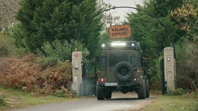 Rüzgârlı Tepe to nowy turecki serial TVP. Oto, co wydarzy się w 1. odcinku 