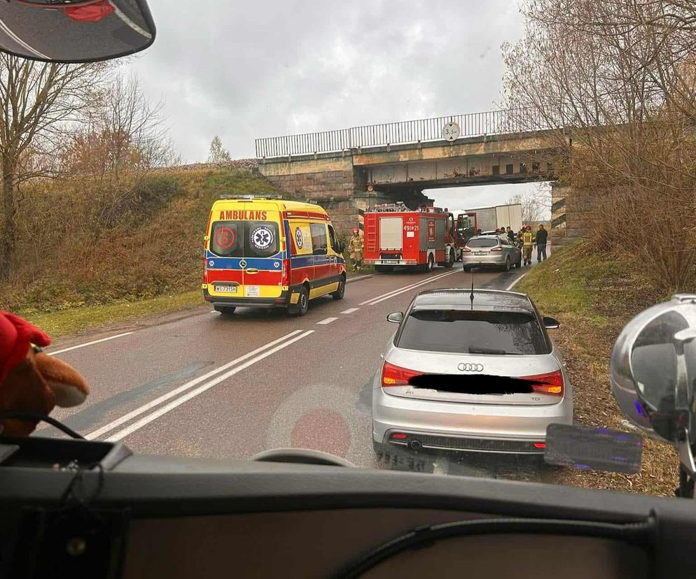 Wojnów: Zderzenie ciężarówki i osobówki. Droga zablokowana!