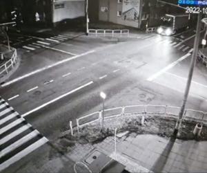 Fatalny wypadek na przejściu w Makowie Mazowieckim! Kierowca opla nie widział pieszego? 