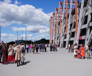 Kongres Świadków Jehowy Białystok 2024. Tłumy wiernych na Stadionie Miejskim