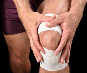 Choroba Osgooda-Schlattera – przyczyny, objawy i leczenie