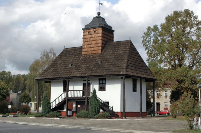 Zrębowy ratusz w Sulmierzycach