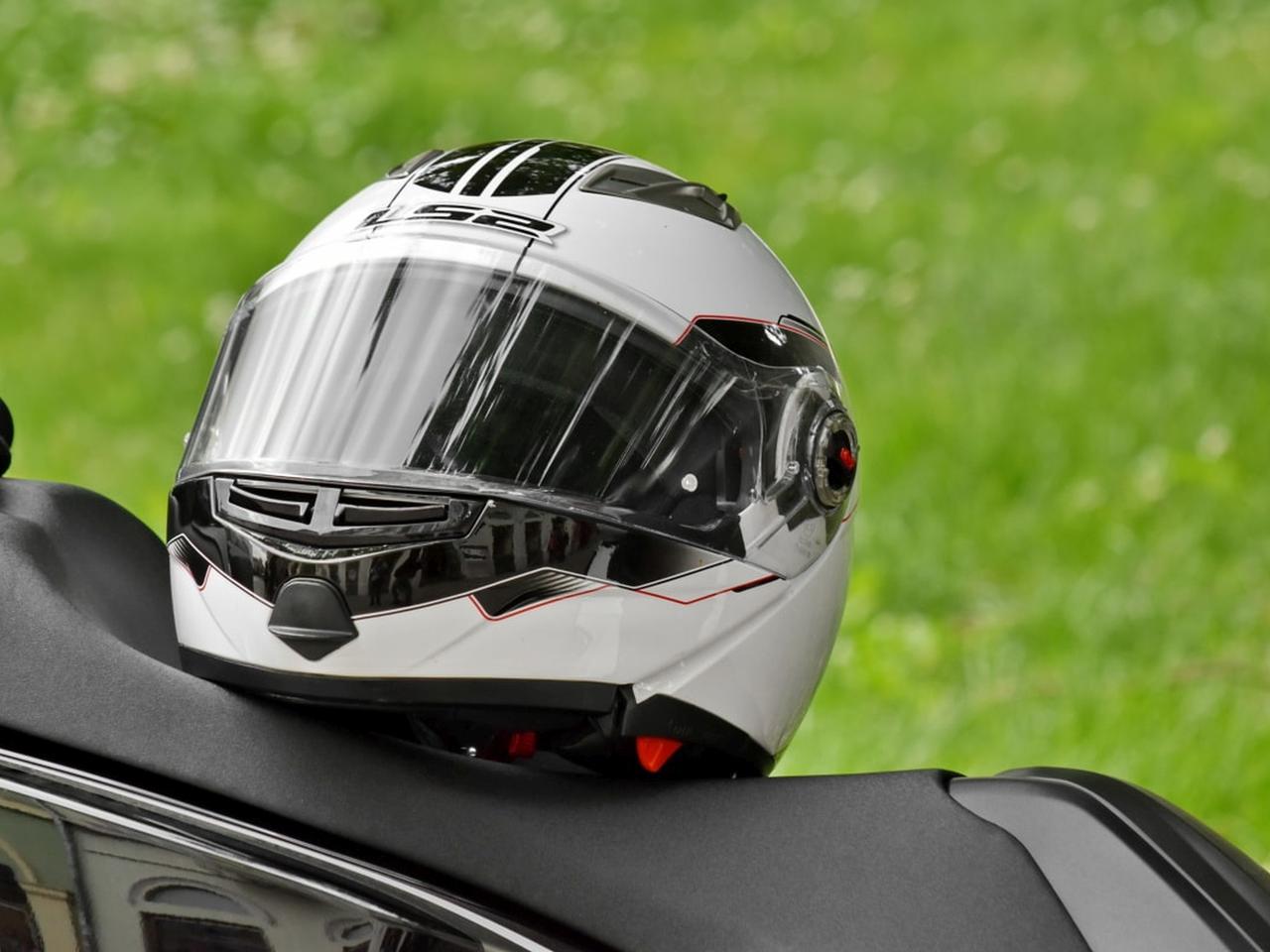 Czy kask pełni rolę maseczki ochronnej? Co dla motocyklistów oznacza obowiązek zakrywania nosa i ust?