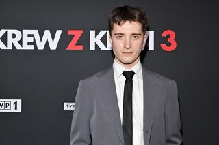 Elegancki Musiał, czerwona Kulesza i szczuplutka Kuna. Tłum gwiazd na premierze serialu Krew z krwi