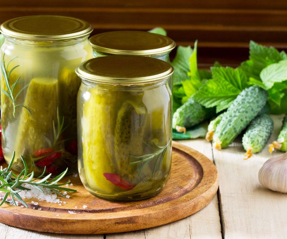 Ogórki z chili - sprawdzony przepis na pikantne ogórki do słoików