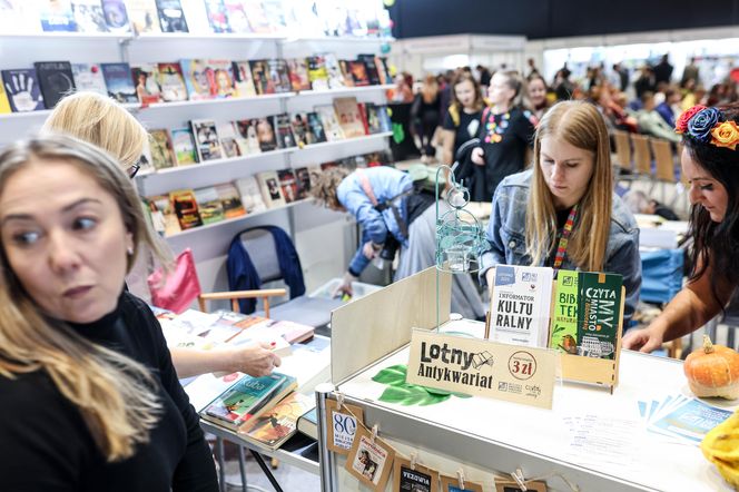 Targi Książki w Katowicach to okazja do zdobycia autografów pisarzy