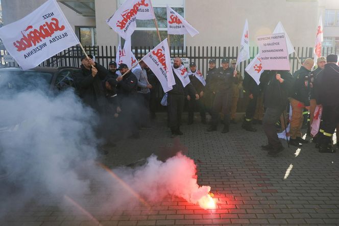 Pikieta służb mundurowych w Warszawie