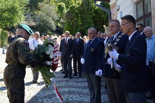 Przed kamienicą przy ul. Matejki odsłonięto tablicę upamiętniającą trzech wybitnych przemyślan