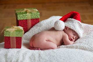 Prezenty na święta Bożego Narodzenia: wyprawka dla niemowlaka pod choinkę