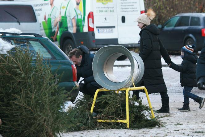 Marta Kaczyńska z synem i mężem kupują choinkę! Ruszyli na świąteczne zakupy