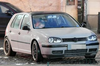 Piotr Stramowski jeździ starym Golfem