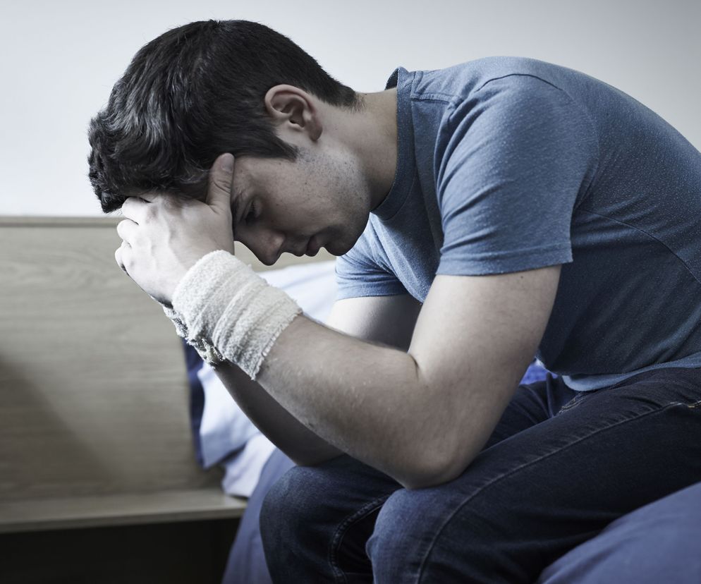 Autoagresja to nie tylko samookaleczenia, ale również ciągłe utwierdzanie się w przekonaniu o braku własnej wartości.