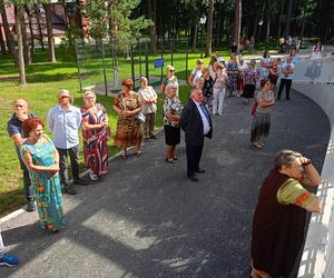 Przedstawiciele samorządu województwa mazowieckiego i władz szpitala uroczyście przecięli wstęgę