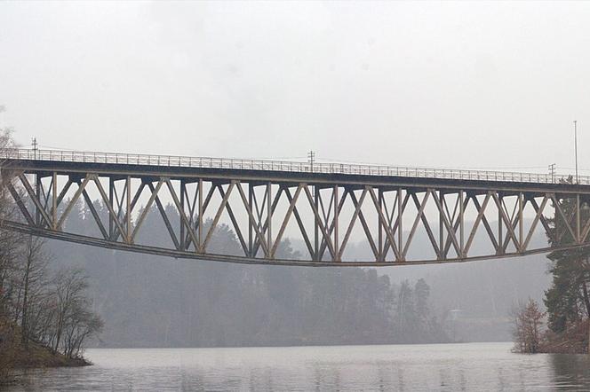 Most kolejowy nad Jeziorem Pilchowickim do rejestru zabytków. Czy wpis uchroni konstrukcję przed zniszczeniem?