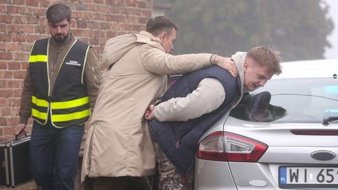 	Barwy szczęścia odc. 3185. Majak (Łukasz Borkowski),  młody Leszek Szymański (Maciej Czerklański)