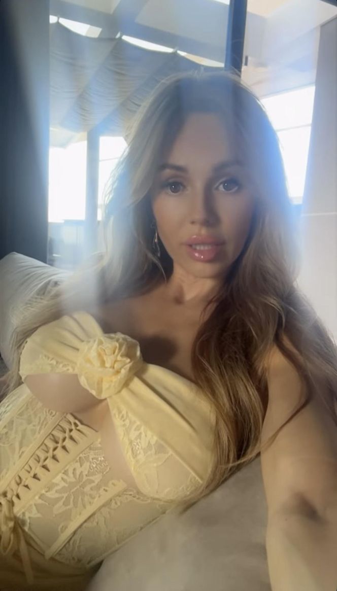 Doda ufa sukience bardziej niż facetom. Biust i tak wymknął się spod kontroli!