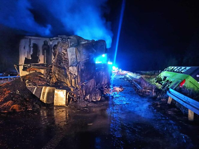 Dramat na S7. Autobus zderzył się z samochodem ciężarowym. Dziecko wśród poszkodowanych