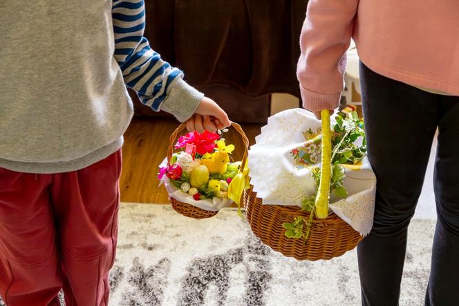 Koszyczek wielkanocny dla dzieci: Co włożyć, by tradycji stało się zadość?