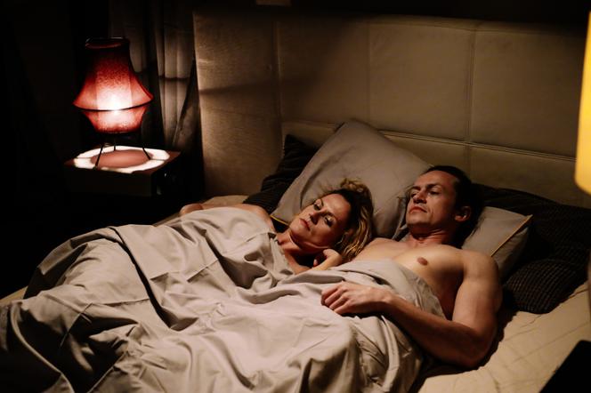 Na Wspólnej, odc. 3331: Emil (Piotr Ligienza), Mariola (Alicja Pietruszka)