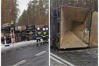 Wypadek ciężarówki na trasie Olsztynek - Jedwabno. Utrudnienia na DK 58 [ZDJĘCIA]