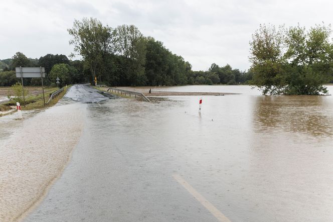 Dolny Śląsk pod wodą. Przybywa wody w Kaczawie. Droga na Złotoryję zalana