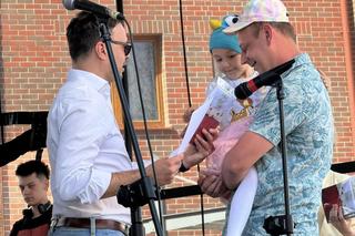 W Giżycku ruszył sezon letni. Kiermasz, rękodzieło i… pływający czołg [ZDJĘCIA]