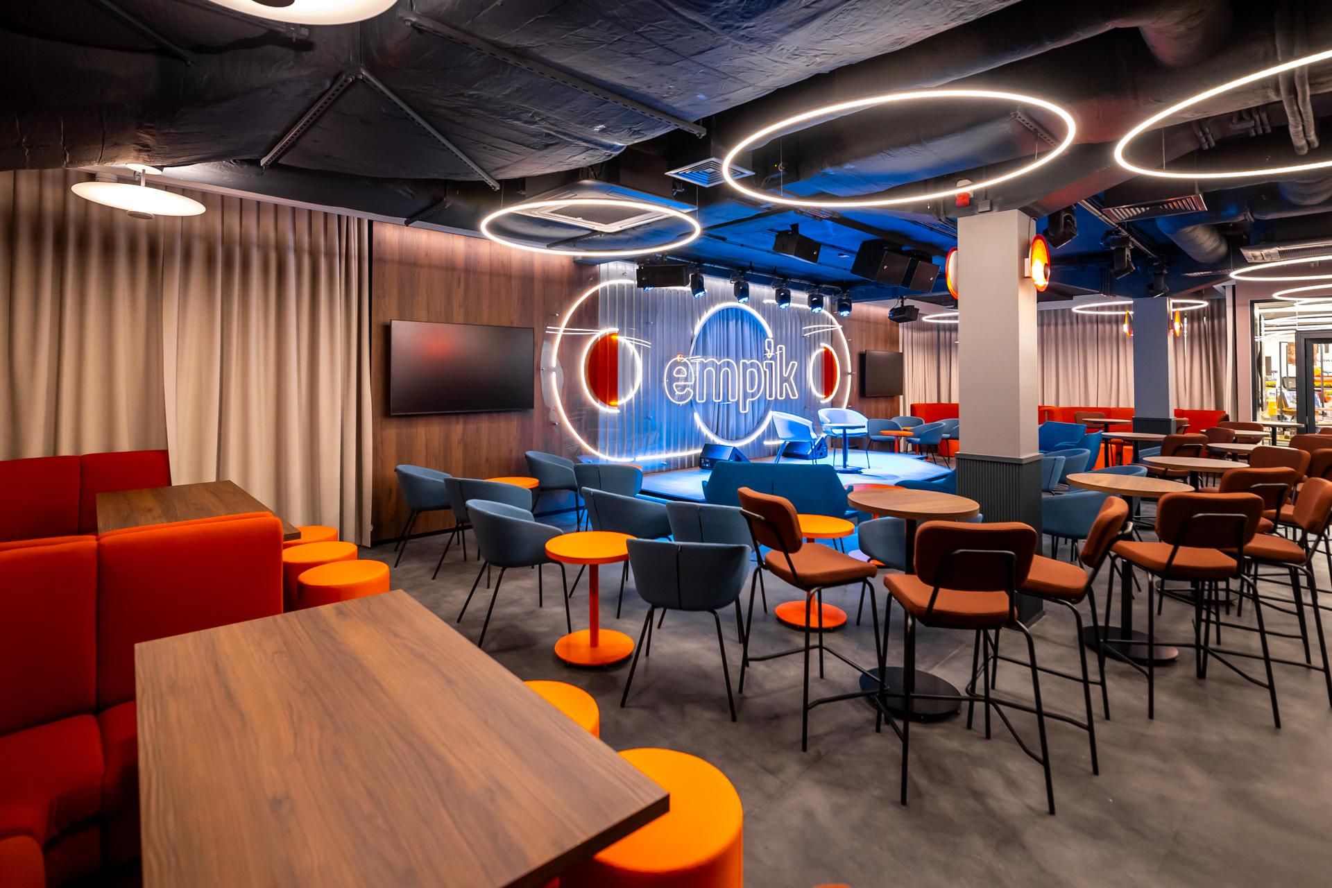 Wnętrza odnowionej "Cepelii" w Warszawie