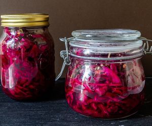 Zrób zapas! Surówka z czerwonej kapusty na zimę jak od babci – prosta i pyszna