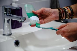 Przewodnik po zdrowym uśmiechu. Proste zasady skutecznej higieny zębów