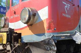 Dodge na niestrzeżonym przejeździe wjechał wprost pod pociąg. O krok od tragedii