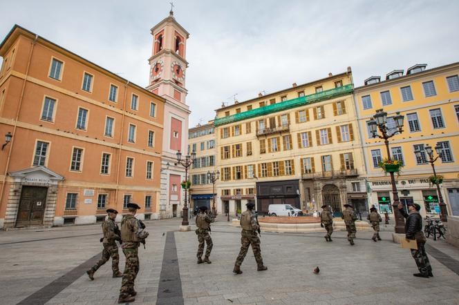 Francuscy żołnierze na ulicach Nicei