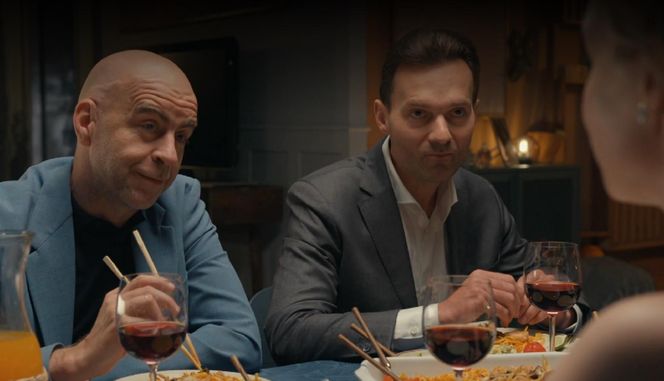 Barwy szczęścia odc. 3249. Sonia (Weronika Nockowska), Bazylow (Andrzej Szeremeta), gość bandyta (Łukasz Ziętek)