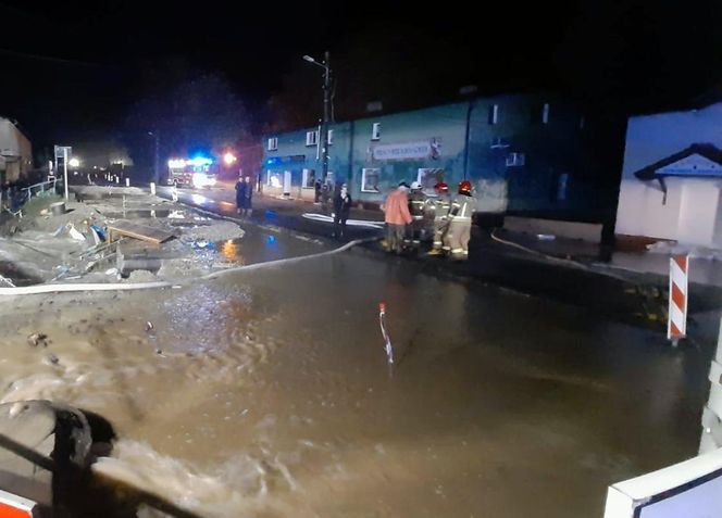Burza w Pilchowicach. Woda zalała centrum wsi