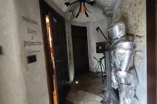 Warownia Pszczyńskich Rycerzy wystawiona na sprzedaż.