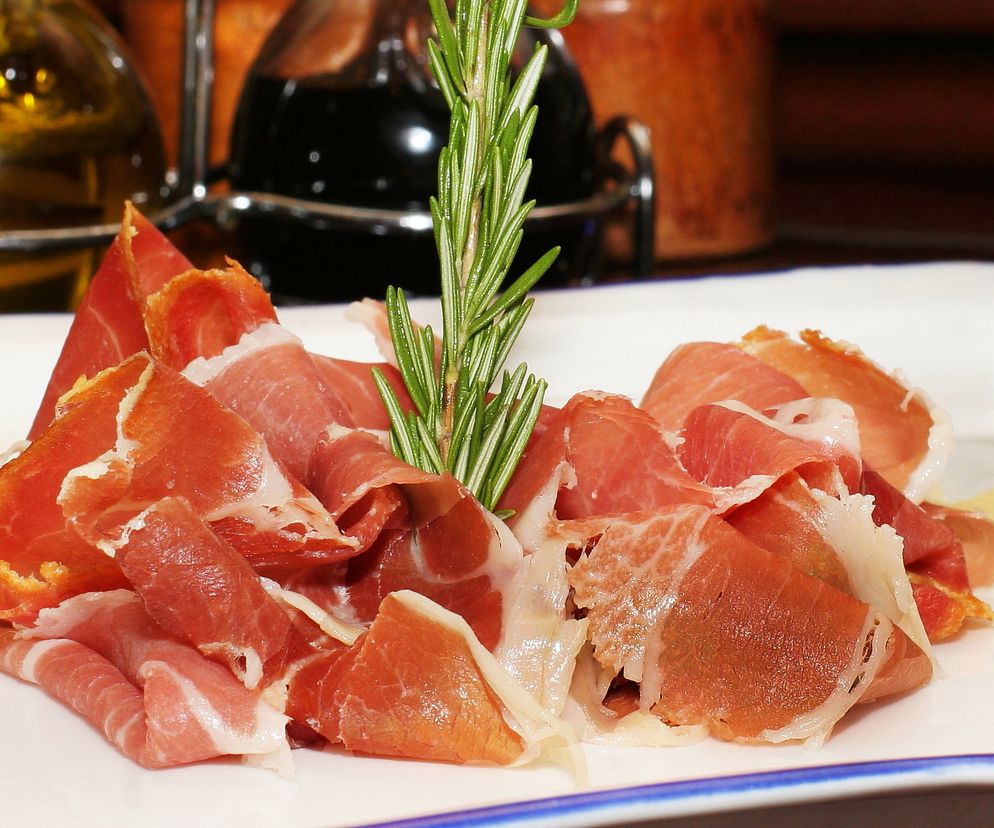czym-sie-roznia-szynka-serrano-szynka-parmenska-i-szynka-szwarcwaldzka.jpg
