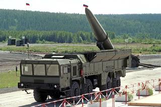 Mińsk się zbroi. Białoruś z wyrzutniami przeciwlotniczymi S-400 oraz wyrzutniami Iskander