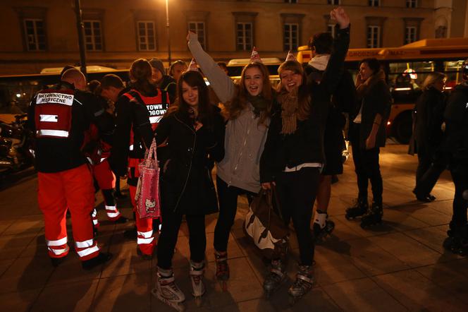 Nightskating. Warszawiacy przejechali stolicę na rolkach [Zdjęcia]